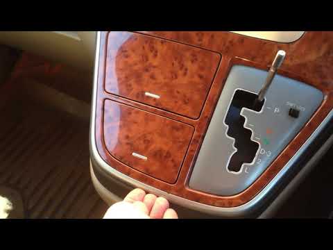 Видео: Снятие центральной консоли Тойота Альфард в первом кузове