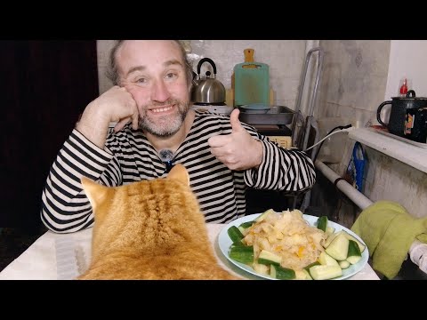 Видео: Обед с Рыжулей вкусная капуста. Спасибо за донат. Мукбанг. Обжор. Еда на камеру. Диета. Шизофрения.