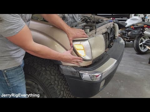 Видео: Замена линз фар и указателей парковки Toyota Tacoma (1997 -2000)
