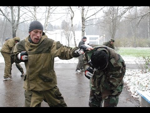 Видео: Переход с ударов на захват и рывок в рукопашном бою. (street fighting S.P.A.S.)