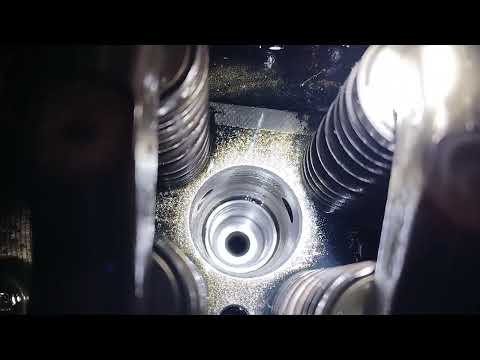 Видео: Чистка колодцев форсунки Caterpillar c15