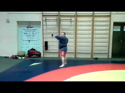 Видео: Резина. Бросок через плечо с колен