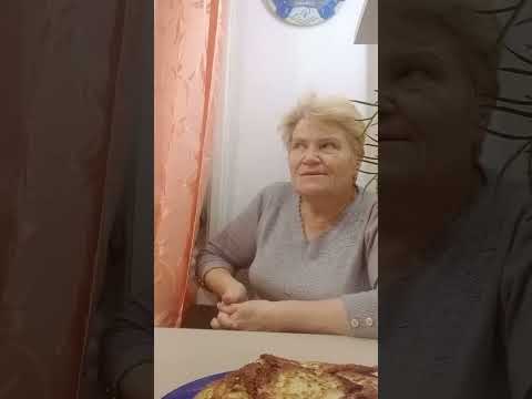 Видео: Жарю оладушки из кабачков второй раз этим летом.
