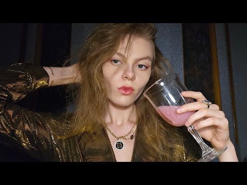 Видео: ASMR известная актриса с активной жестикуляцией отвечает на вопросы, которые задаёт сама себе