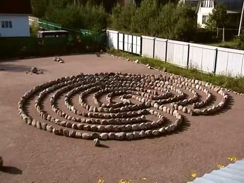 Видео: Лабиринты В.Жикаренцева под Петербургом.
