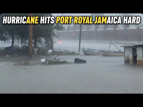 Видео: ⚠️ Мелисса обрушилась на Порт-Ройял, вызвав масштабные разрушения, наводнения и сильный ветер