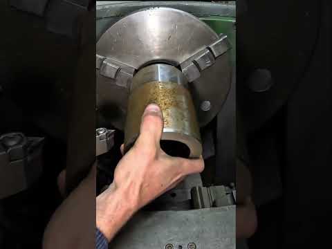 Видео: Ремонтируем колёсный экскаватор, как на ферме!! #работа #токарный #мастерская #са #тяжёлоеоборудо...