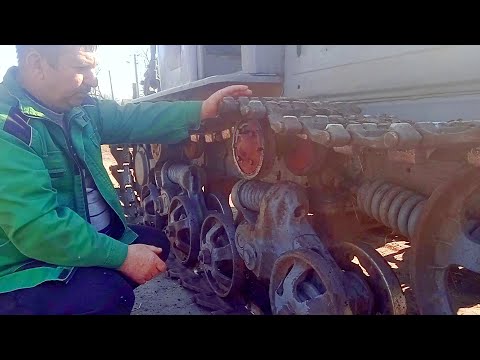 Видео: Трактор Т -74 ПОСТАВИВ ГУМОВІ ПІДТРИМУЮЩІ КОТКИ!
