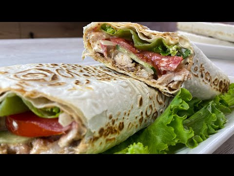 Видео: Uy sharoyitida mazzali lavash tayyorlash / Шаурма  в домашних условиях, Лаваш
