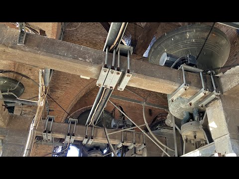 Видео: Очень редкое видео со звуком колоколов знаменитой колокольни Кремоны (Италия)