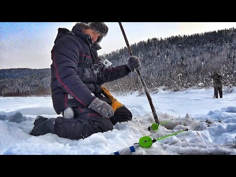 Видео: РЫБАЛКА НА ПАЛКУ! ВПЕРВЫЕ ТАКОЕ! Ловля хариуса на горной реке местным способом