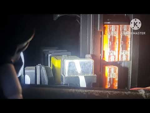 Видео: Замена реле компрессора Audi q7 4l