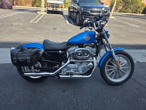 Видео: Охотничьи Харли, 2002 883 Hugger 10 тыс. миль!