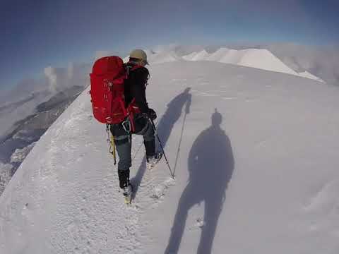 Видео: Пирин - Качване на Вихрен последни метри с Боян Петров и любимата му Ради! Част - 7