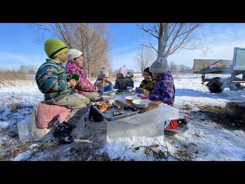 Видео: Сделали ледяной стол и устроили пикник для детей! Отдых всей семьей на природе!
