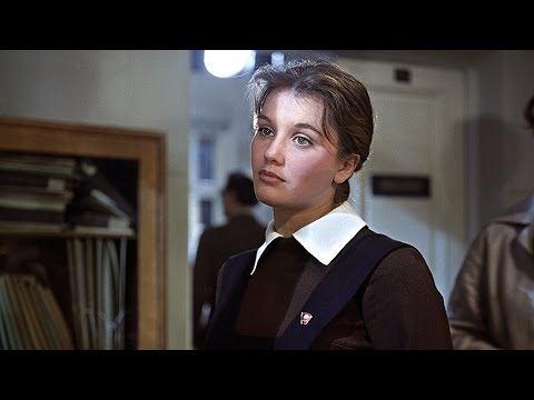 Видео: "Окончен школьный роман"