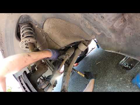 Видео: Замена сайлентблоков передней подвески / рычагов Skoda Fabia / MK4 VW Polo