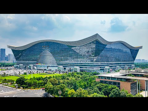 Видео: Что находится внутри самого большого здания в мире? Они создали город внутри