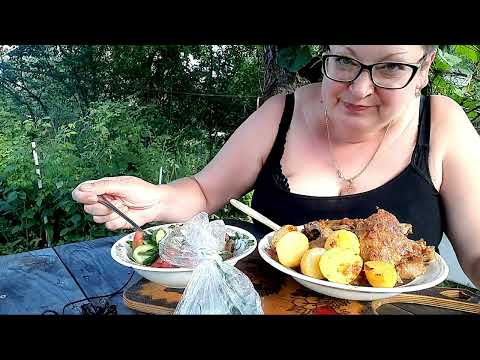 Видео: пожрем/Мукбанг куриные спинки и салат/обжор и разговоры на камеру