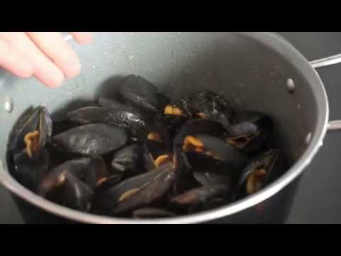 Видео: Как приготовить МИДИИ (ракушки) простой рецепт