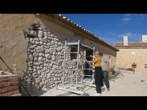 Видео: Значительный прогресс в ремонте нашей испанской усадьбы | Полы готовы, стены готовы к восстановлению
