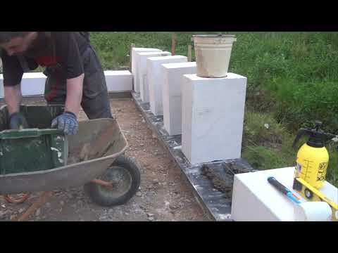 Видео: Выкладываю 1-й ряд газоблока.