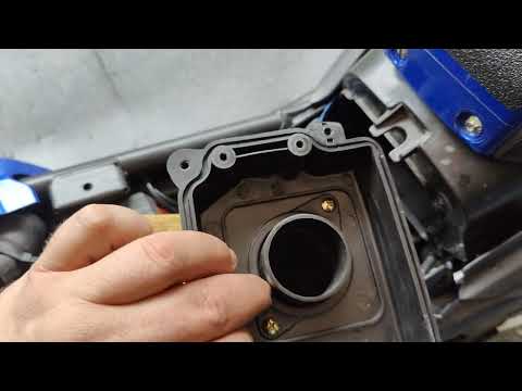 Видео: Замена воздушного фильтра на KOVE 500X