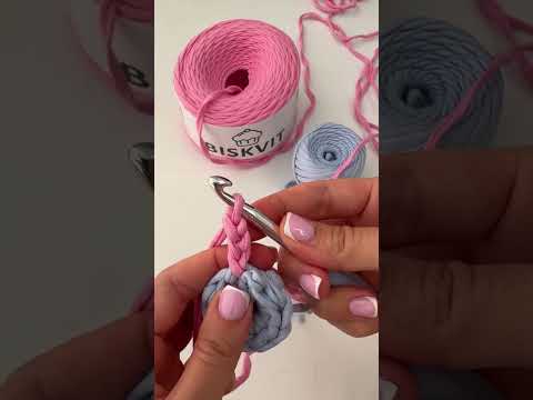 Видео: Брелок Цветок из трикотажной пряжи, крючком. МК Авоська сайте www.eshelkovnikova.ru #knitting