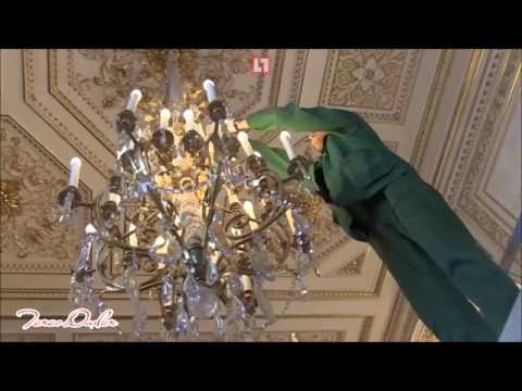 Видео: Как чистят люстры в Эрмитаже