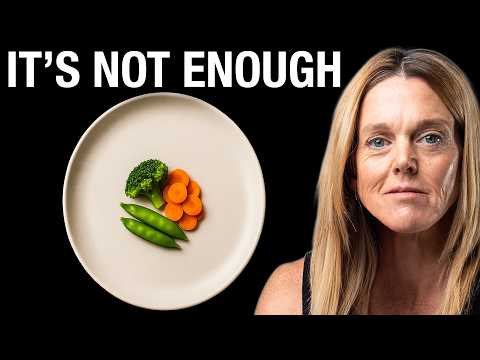 Видео: Признаки того, что вы слишком мало едите (и почему это имеет неприятные последствия) | Доктор Сте...