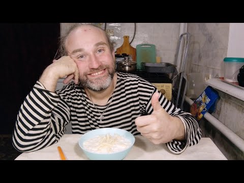 Видео: Ужин с Рыжулей. Суп молочный с лапшой вкуснатища. Мукбанг. Обжор. Еда на камеру. Диета. Шизофрения.