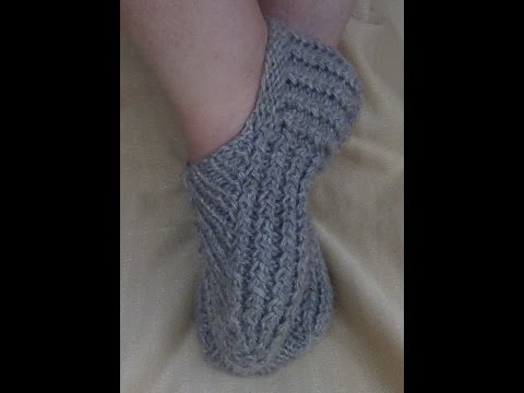 Видео: Следки спицами с подошвой ПЛЕТЕНКА. How to knit short socks