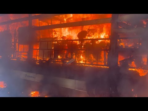 Видео: Фуру сожгли, ногу сломали..