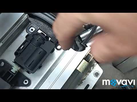 Видео: Ремонт підлокітника ( Ремонт подлокотника) Сценик 2 (RENAULT SCENIC 2)