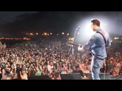 Видео: Grisha Urgant НАГЛО Live 2012