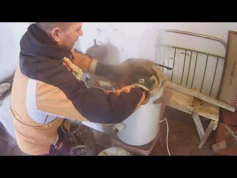 Видео: сколько остается воска в мерве после пресса?. отжимая мерву на центрифуге.