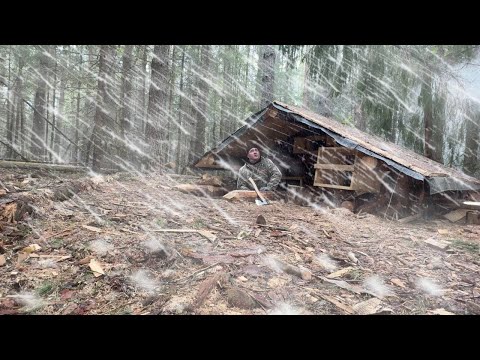 Видео: Добраться в СНЕГОПАД до ЗЕМЛЯНКИ - спрятаться и обогреться. Уютная ИЗБУШКА ПОД ЗЕМЛЕЙ