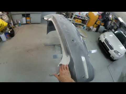 Видео: Чем очищать краску с пластиковых бамперов в труднодоступных местах