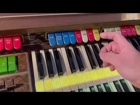 Видео: Thomas Playmate Organ, модель 1324, 70-е годы, демонстрационный модуль фильтра Fancy Voice Crybab...