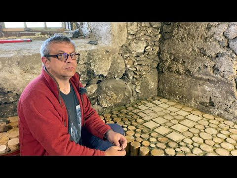Видео: Пол из дров. Техника глиночурка [Cordwood]