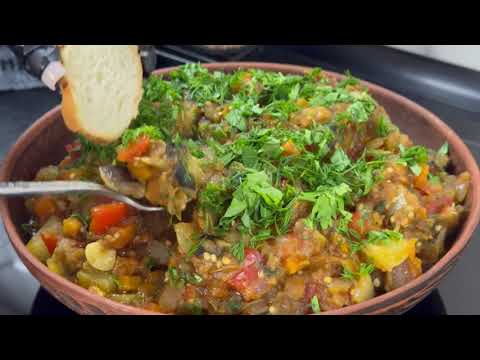 Видео: 🥗 Баклажанная икра по-домашнему