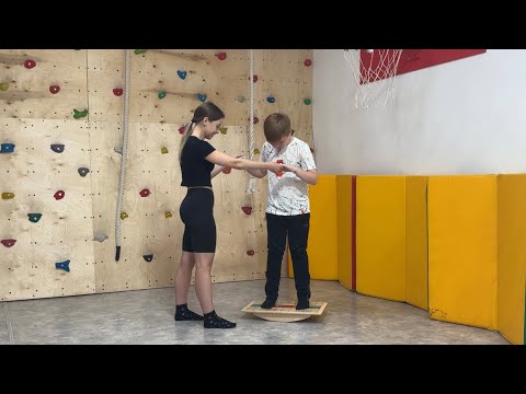 Видео: Программа тренировок для детей на доске Бильгоу