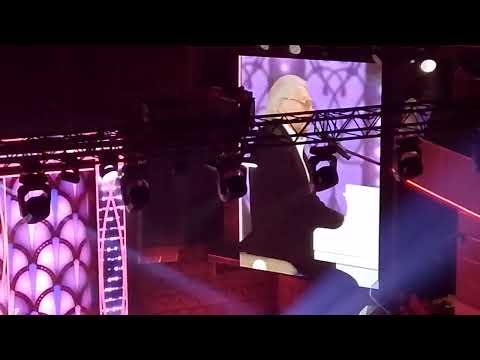 Видео: Антонов на концерте 6 марта