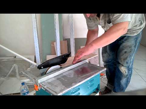 Видео: Резка плитки с наименьшими сколами.