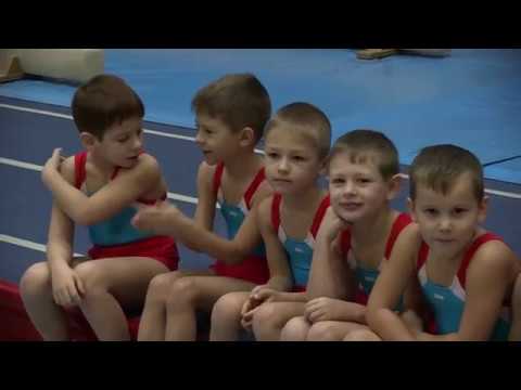 Видео: Показательная тренировка по спортивной гимнастике мальчиков 5-6 лет. Тренер - Сопин Н. Н.