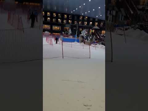 Видео: Mall of Emirates. Ski Dubai.  Горные лыжи.