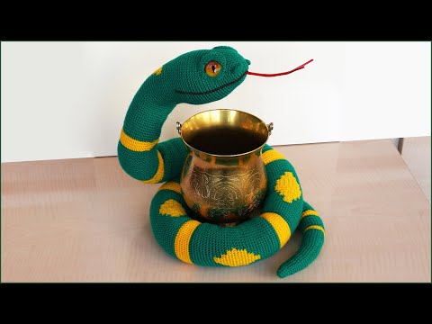 Видео: Змея крючком. Игрушка крючком. Часть 2. Тело, веки, ноздри, язык.