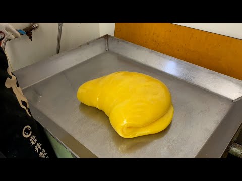 Видео: Как сделать конфеты из бананового молока / Япония / процесс изготовления конфет / Производство