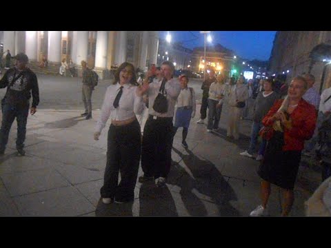 Видео: Уличные музыканты Питер гр. Шумные соседи и Александр на Думской 11 сентября ч1 - Салют, Вера!