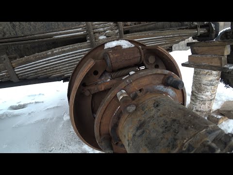Видео: Выбиваю отломанные шпильки ступицы на ГАЗ 3309